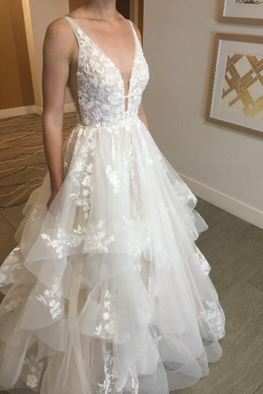 Gorgeous Ivory V Neck Layers Lace Applique Tulle Bridal Wedding Dress UQW0034
