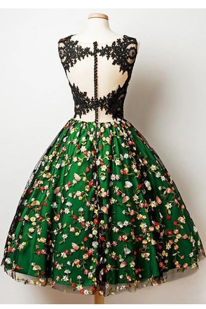 A Line Green Sleeveless Knee Length Lace Homecoming Dress with Appliques UQH0001