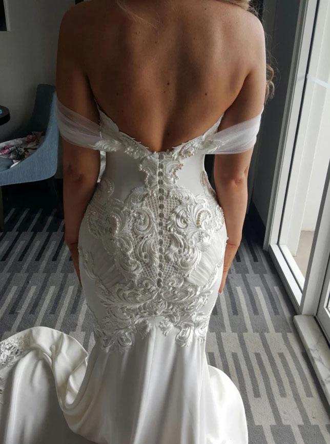 Gorgeous Mermaid Off the Shoulder Wedding Dress with Lace Appliques Pearls UQ2497