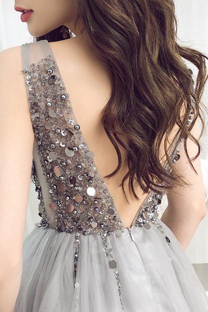 Gray Sparkly V Neck Sleeveless Tulle Homecoming Dress with Sequins, A Line Short Prom Dress UQ2015