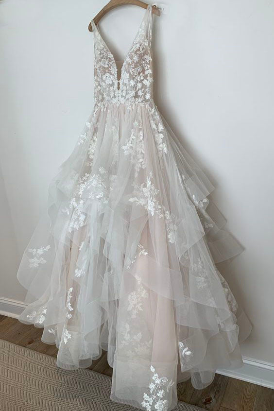 Gorgeous Ivory V Neck Layers Lace Applique Tulle Bridal Wedding Dress UQW0034